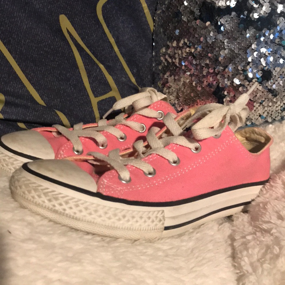Converse pink shoes